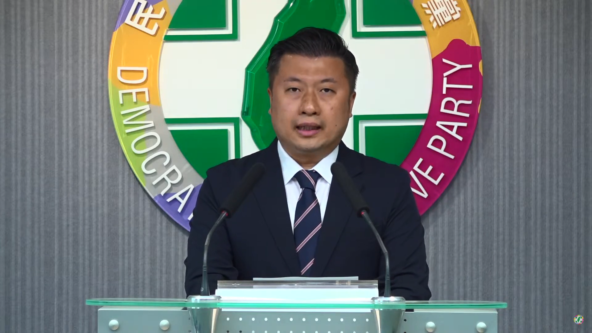 民進黨發言人張志豪29日表示，請馬英九向中共國家主席習近平直接喊話，要求共機不要一直侵擾台灣，盡快放棄武力攻台。(擷取自民進黨YT)