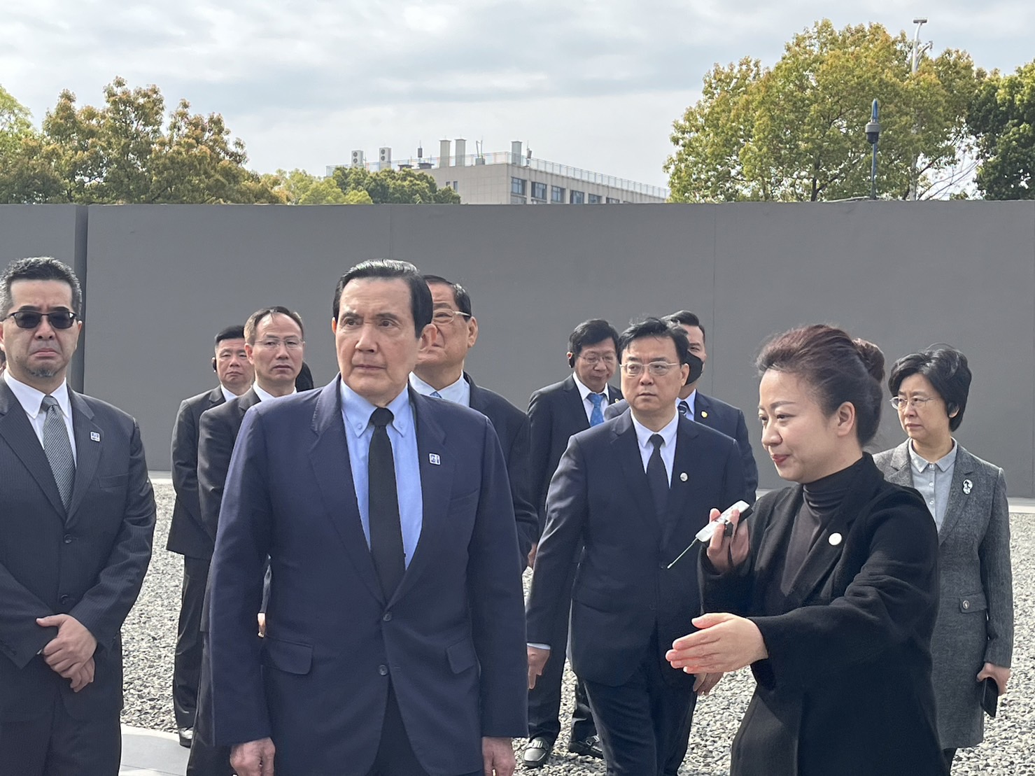 前總統馬英九參訪侵華日軍南京大屠殺遇難同胞紀念館。(馬英九辦公室提供)