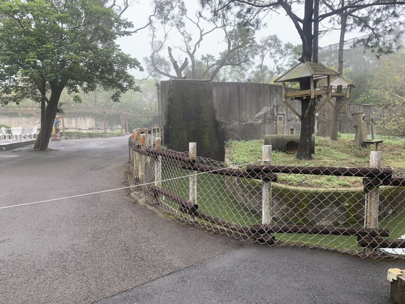 農委會林務局今天(31日)會同新竹縣政府，台北市立動物園人員以及學者專家，至六福村狒狒飼養場域勘查，尋找可能的漏洞與缺失。圖為六福村野生動物園園區。 (圖：中央社)