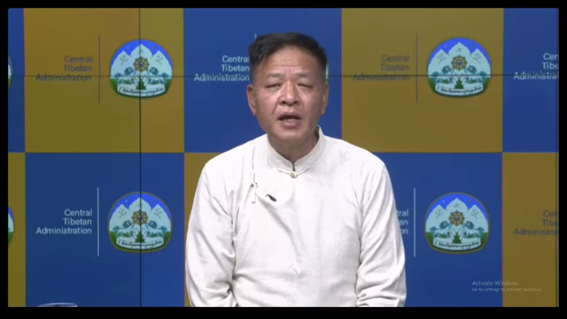 美國國會28日邀請西藏流亡政府最高行政領導人邊巴次仁(Penpa Tsering)出席聽證會。 (圖:翻拍CECC YT頻道)