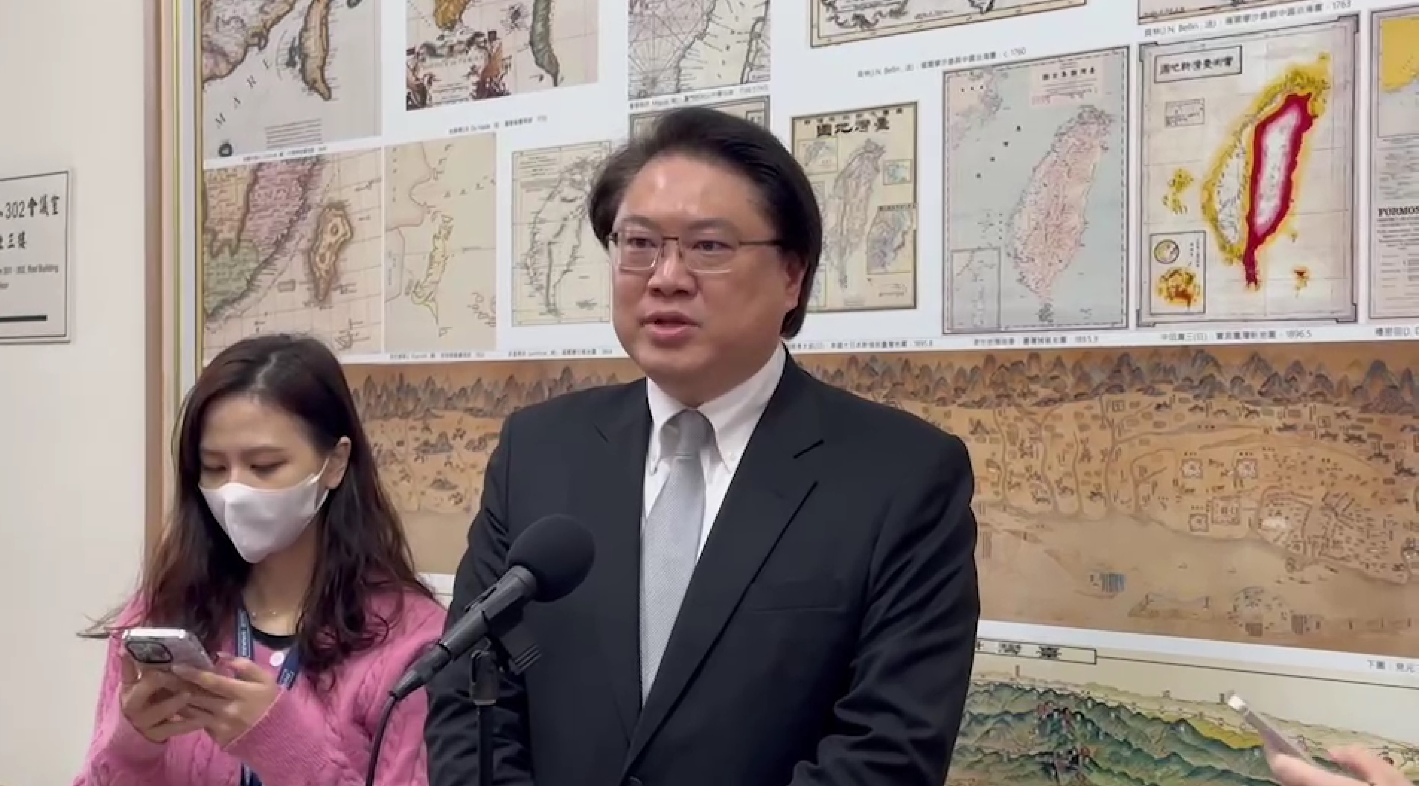 內政部長林右昌今天(30日)到立法院內政委員會備詢。(趙婉淳攝)