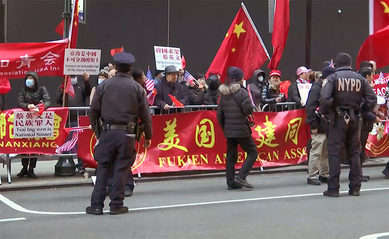 蔡英文總統2023年3月出訪中美洲友邦，過境美國紐約時遭到中國動員的僑民抗議騷擾。資料照。(Rti)