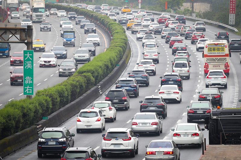 清明連假首日，國道3號1日湧現出遊車潮。(圖：中央社)