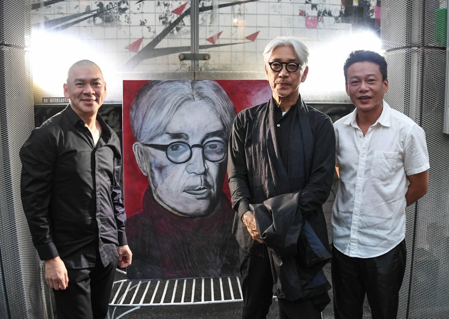 坂本龍一(右二)和蔡明亮(左)和李康生(右一)的合影。(李康生臉書)