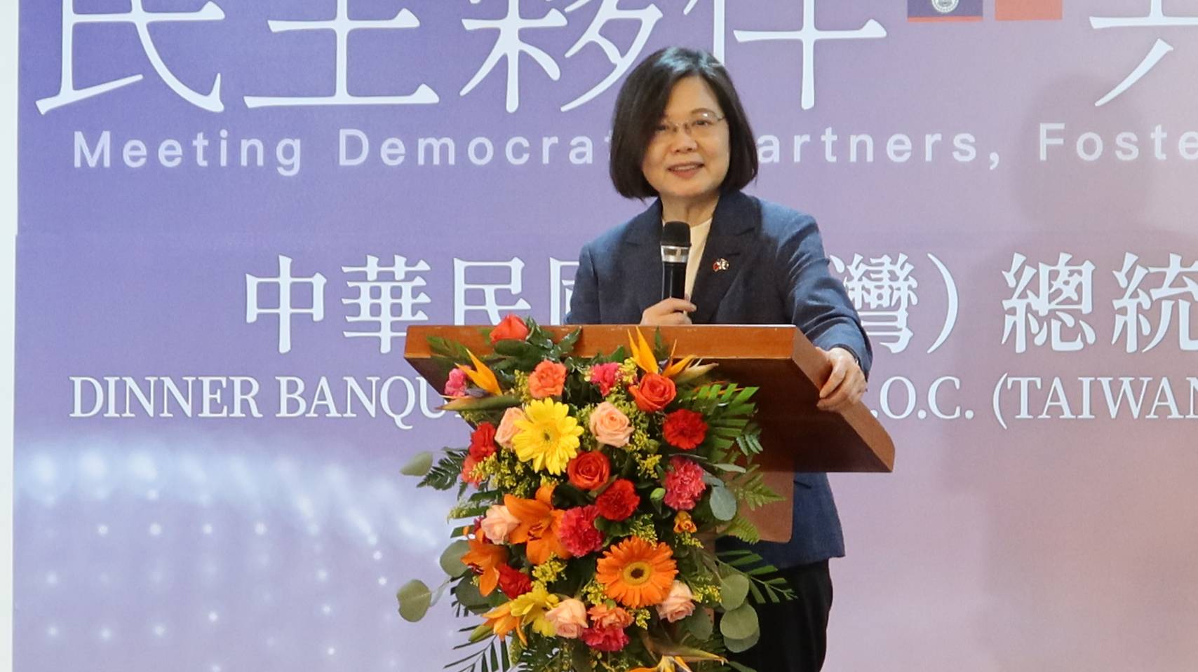 蔡英文總統訪問友邦貝里斯，於當地時間2日晚間宴請僑界代表、大使館同仁及技術團、替代役男。(歐陽夢萍 攝)