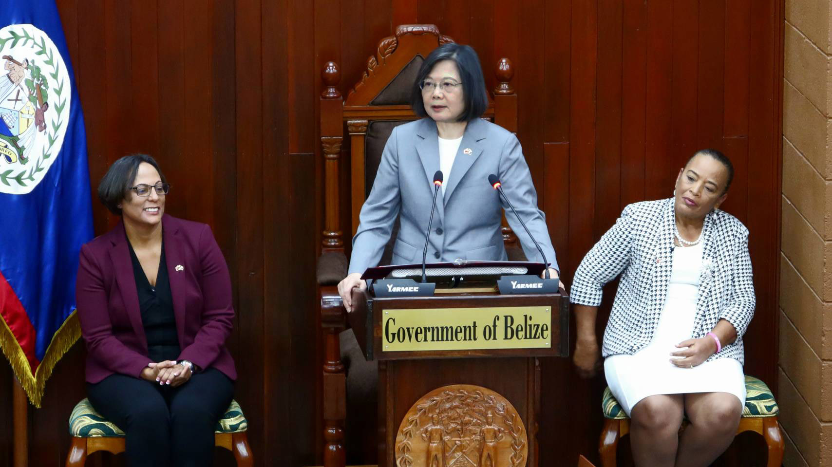 蔡英文總統(中)赴貝里斯國會發表演說，感謝貝里斯對台灣的支持，並強調台貝幫誼緊密堅實。(歐陽夢萍 攝)