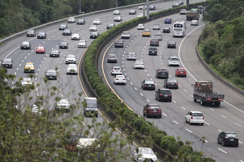 國道北返車潮湧現 避開下午12個易塞路段。示意圖。 (圖：中央社)