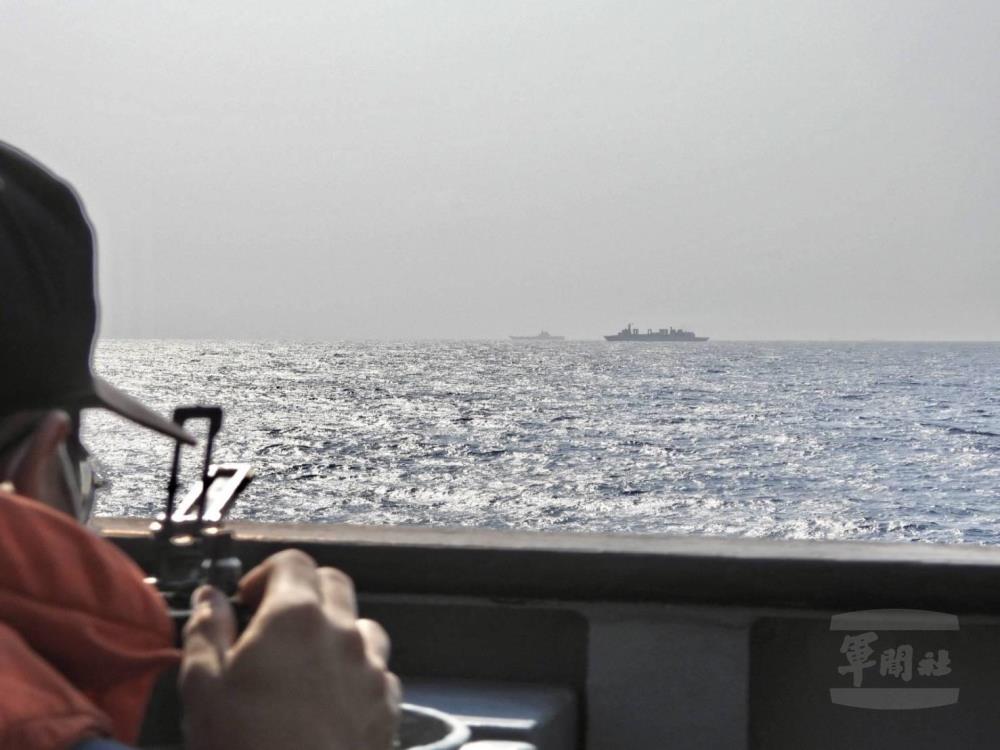 國防部表示，國軍運用海、空兵力，嚴密掌握山東號航艦编隊動態。（圖:國防部提供）
