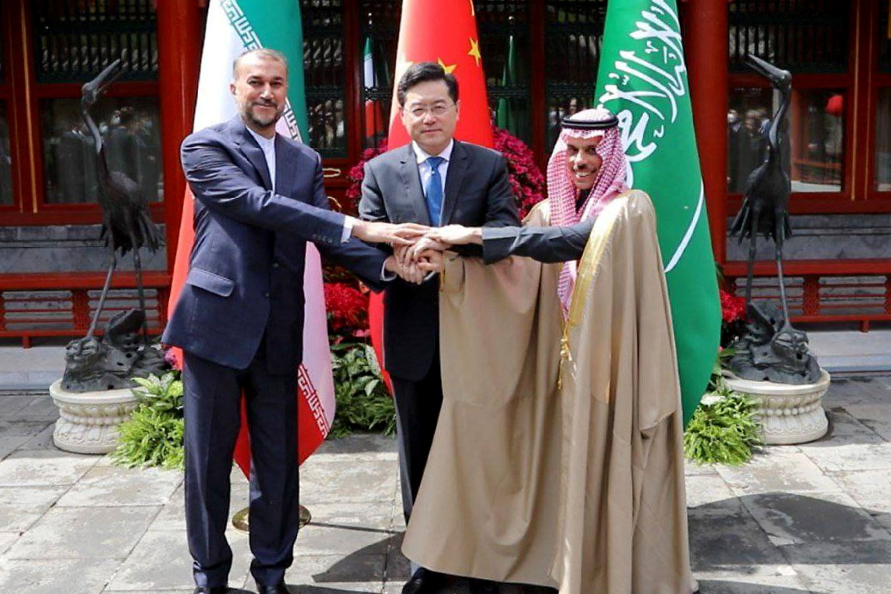 伊朗外交部長艾密拉多拉安(Hossein Amirabdollahian)與沙國外交部長費瑟(Faisal bin Farhan)6日在北京會面。 (AFP)