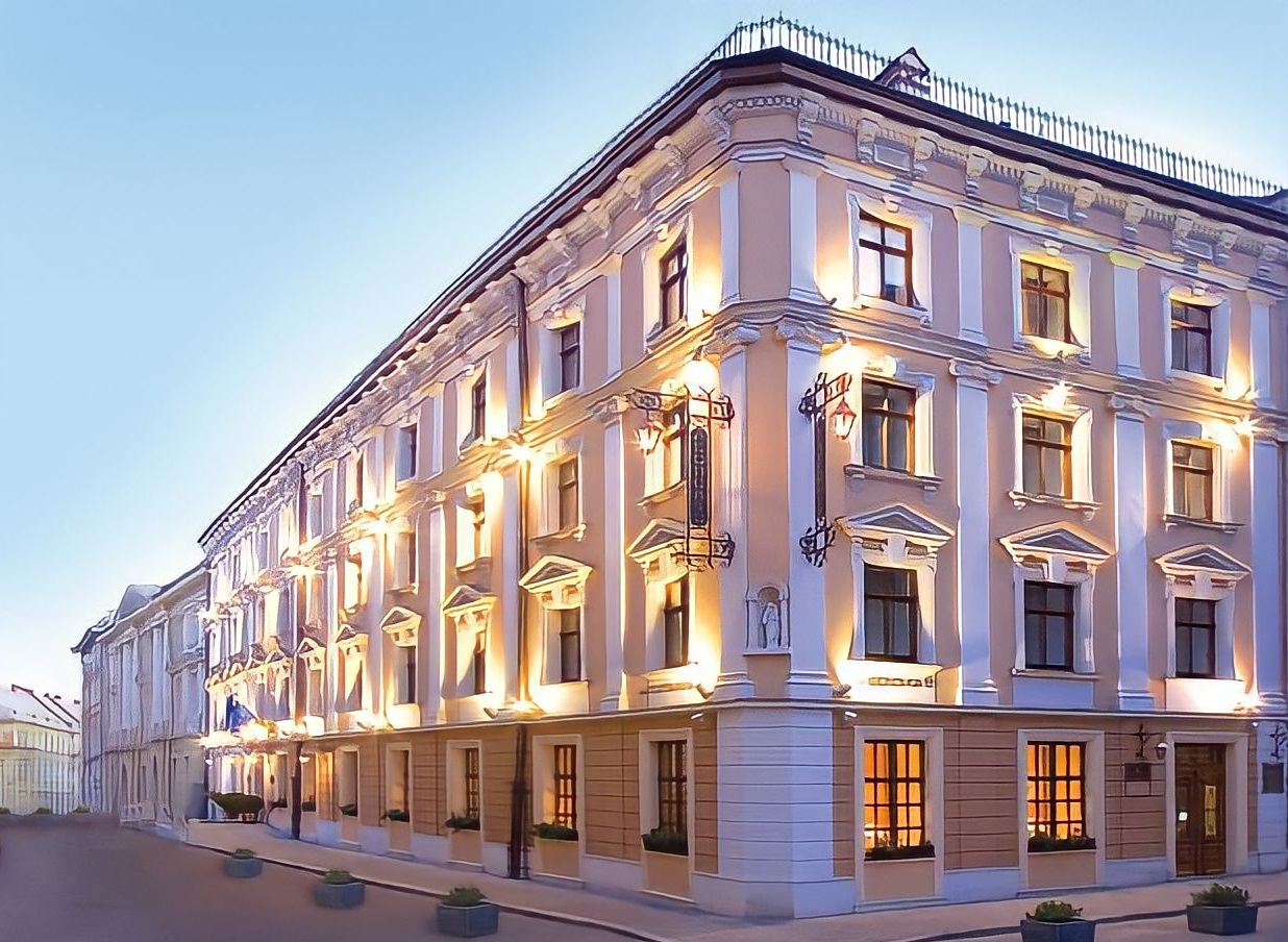 位在烏克蘭西部城市利維夫(Lviv)的里歐波利斯飯店(Hotel Leopolis)，在俄羅斯入侵後的一年多以來，一直持續營業。(圖:推特@UkraineTravelUA)