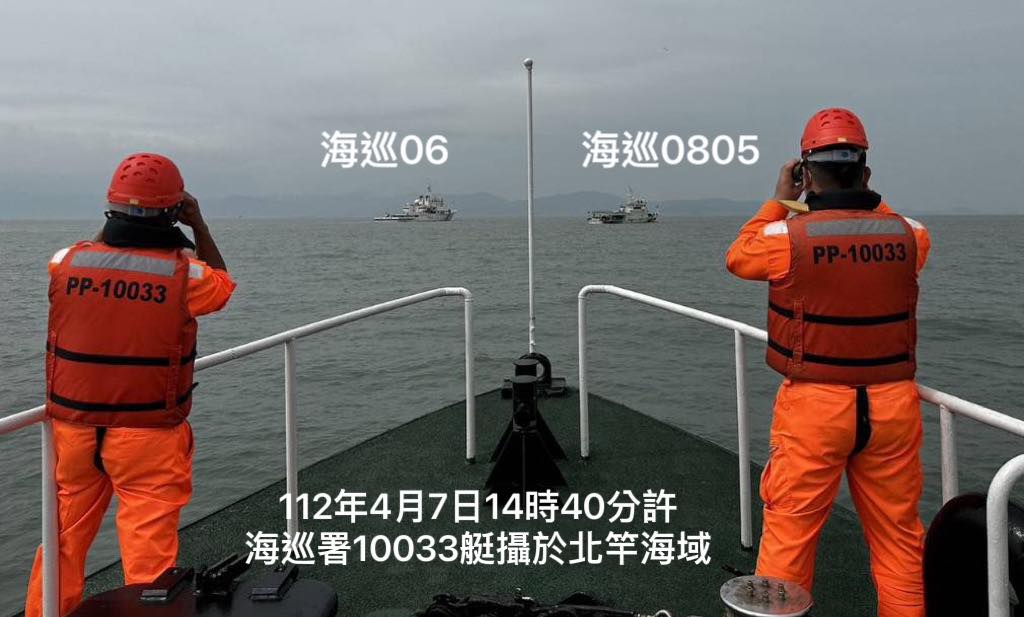 海委會主委管碧玲在臉書發文，駁斥福建海事局海事船監護往返小三通船隻的說法，強調海巡艦艇全程監控中國海事船。(取自管碧玲臉書)