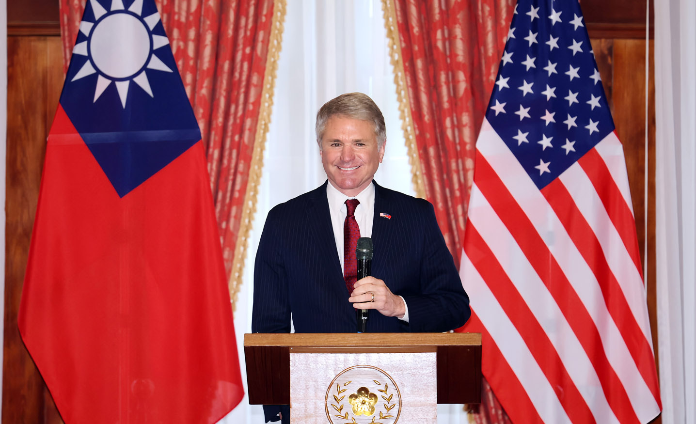 正率團在台訪問的美國聯邦眾議院外交委員會主席麥考爾(Michael McCaul)8日承諾，將協助訓練台灣軍隊並加快對台軍售。(圖：中央社)