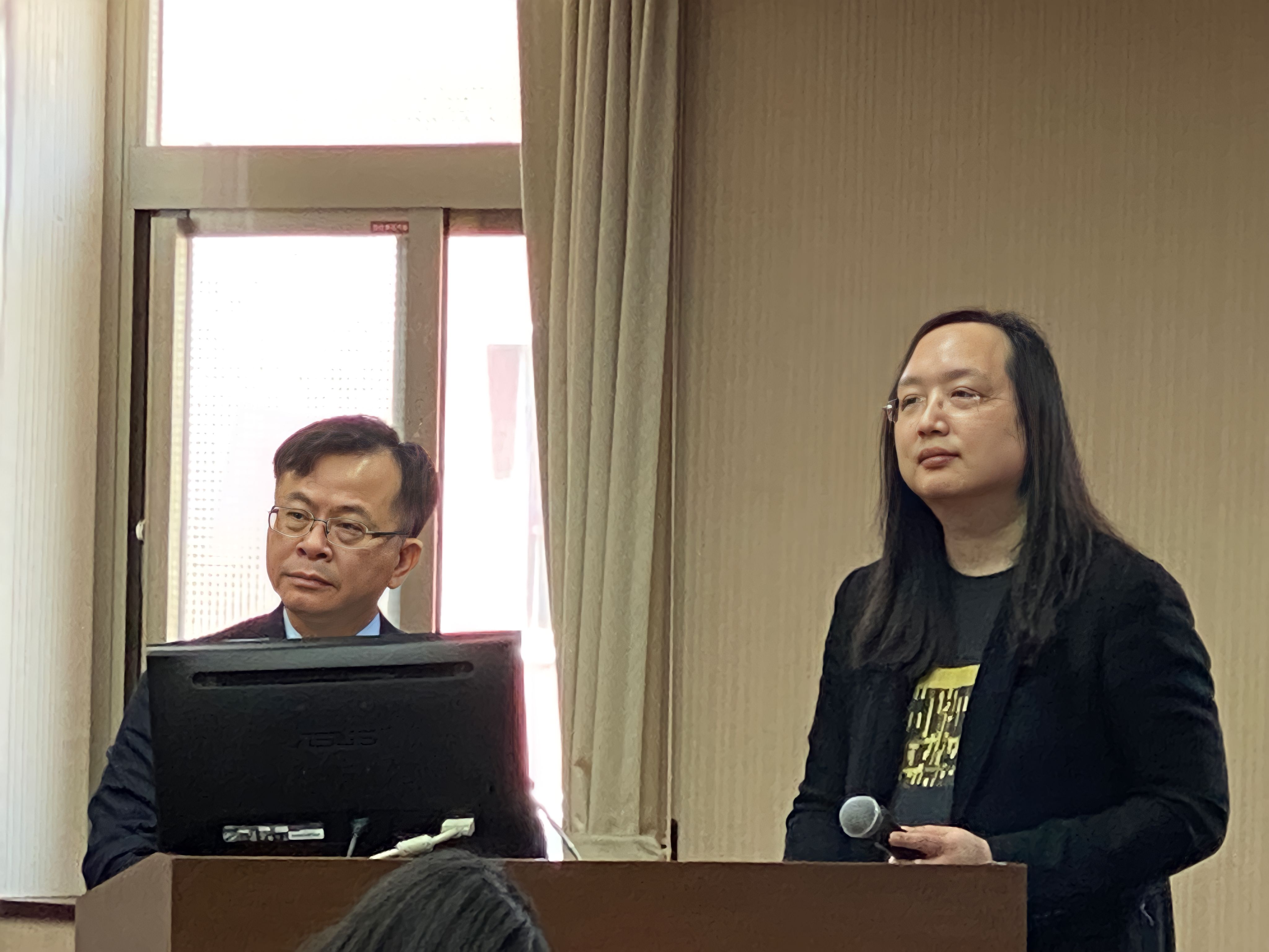 NCC主委陳耀祥(左起)、數位部長唐鳳10日共同列席立法院交通委員會備詢。(吳琍君攝)