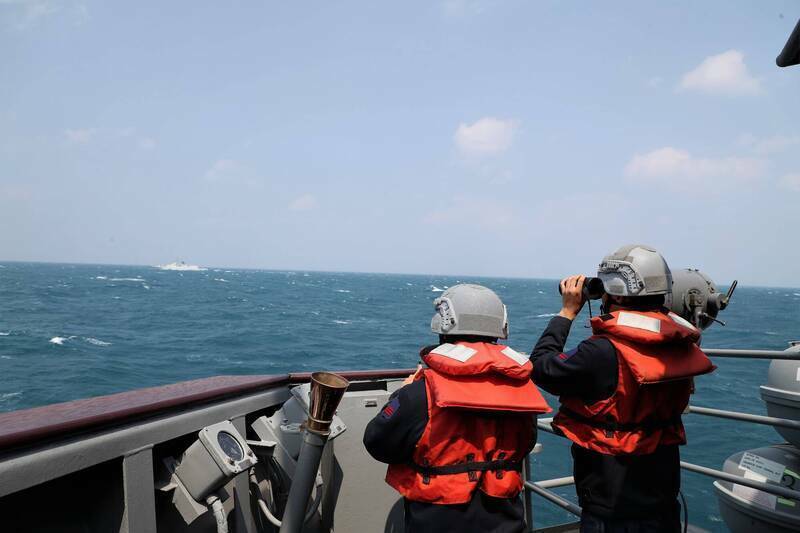 圖為國防部先前公布海軍成功級飛彈巡防艦「張騫艦」監控共艦「馬鞍山艦」照片。（國防部提供）