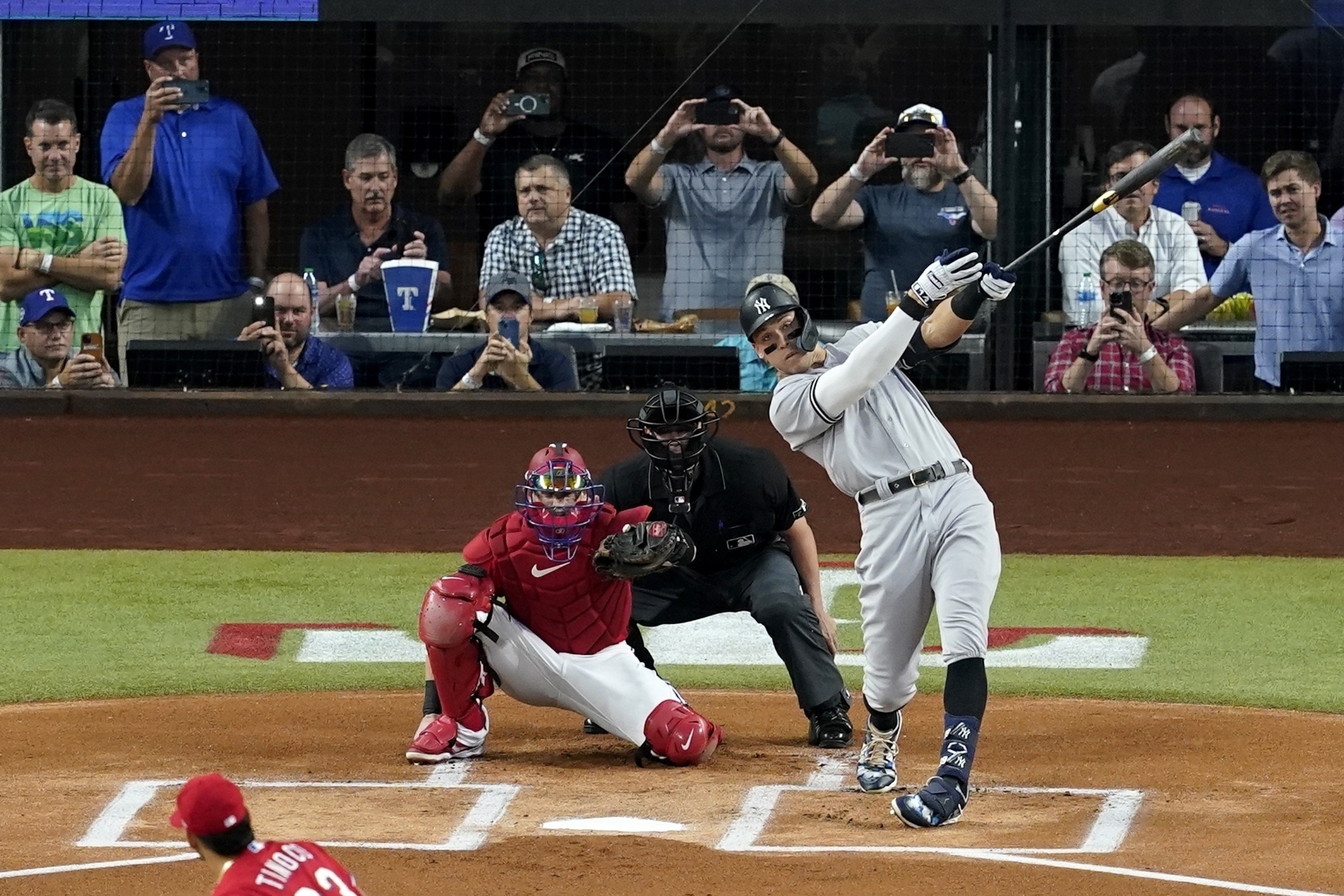 圖為紐約洋基隊重砲「法官」賈吉(Aaron Judge)敲出全壘打。(資料照/美聯社/達志影像)