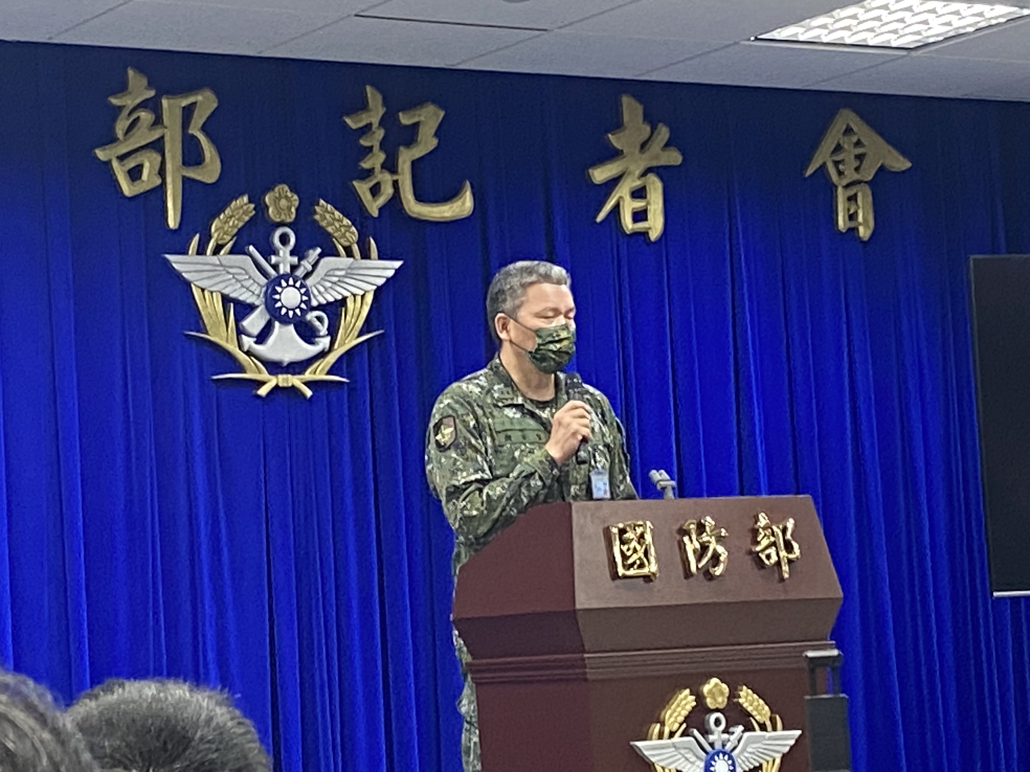 國防部情報室次長顏有賢中將，12日在例行記者會中表示，中共劃設禁航區主要是為了進行「航太活動」，會持續掌握。(林詠青 攝)
