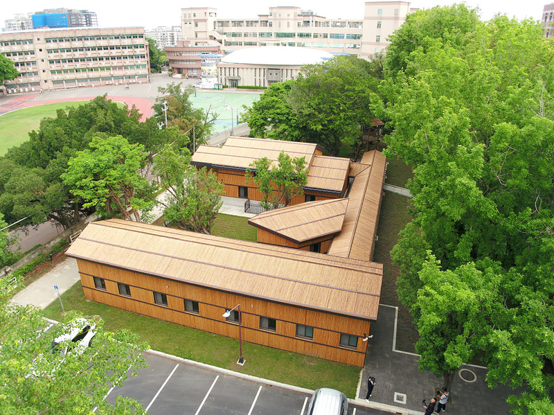 國立清華大學傳統竹工藝建築「竹屋」14日落成啟用，以近萬根桂竹打造而成，是全國首座領有建築與使用執照並可在其中教學辦公的原住民族竹建築。(圖:中央社)