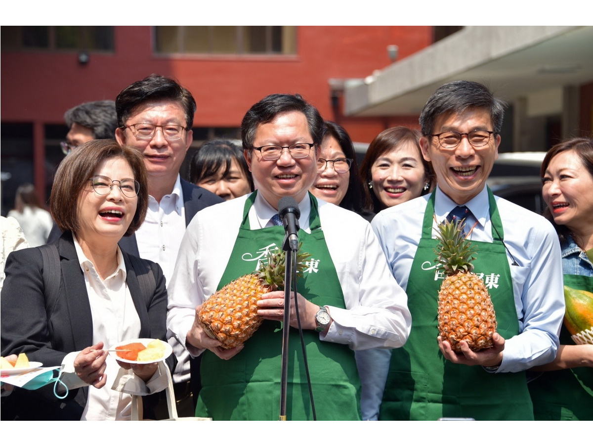行政院副院長鄭文燦(中)14日受訪表示，把貿易問題政治化或做政治操作，不利兩岸經貿關係的正常往來 (行政院提供)