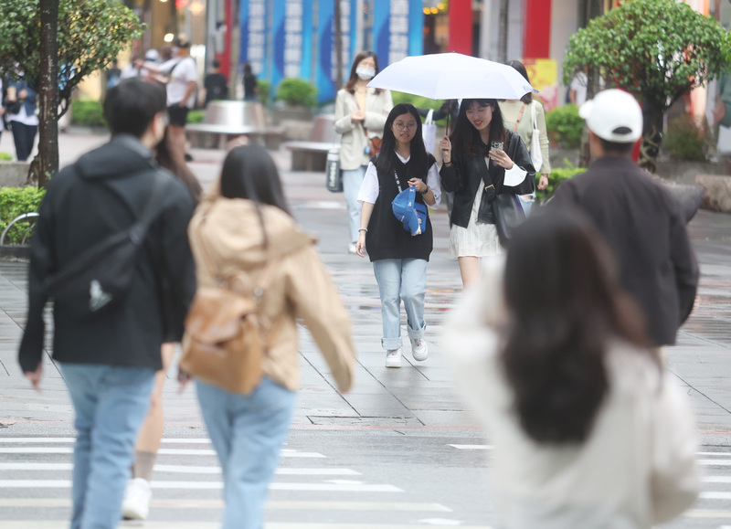 中央氣象局預估18日又有一波鋒面接近，天氣開始不穩定。(圖：中央社)