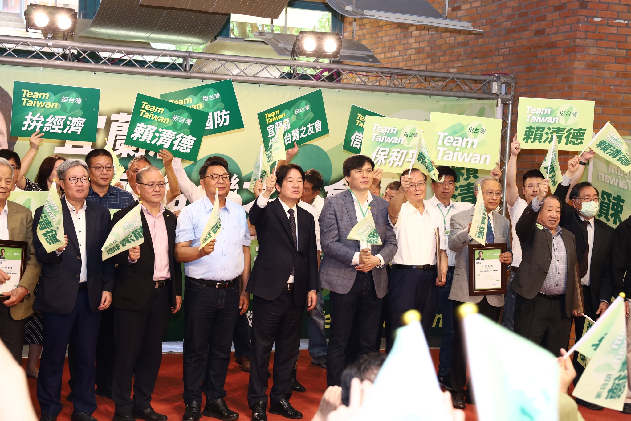 民進黨提名總統參選人賴清德16日出席宜蘭縣信賴台灣之友會成立大會。(圖：陳歐珀臉書)