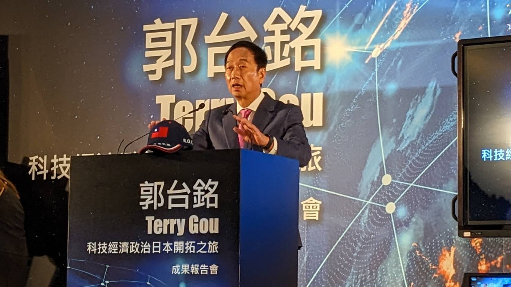 爭取國民黨總統提名的鴻海創辦人郭台銘，18日舉行訪日成果報告會。（劉玉秋 攝）