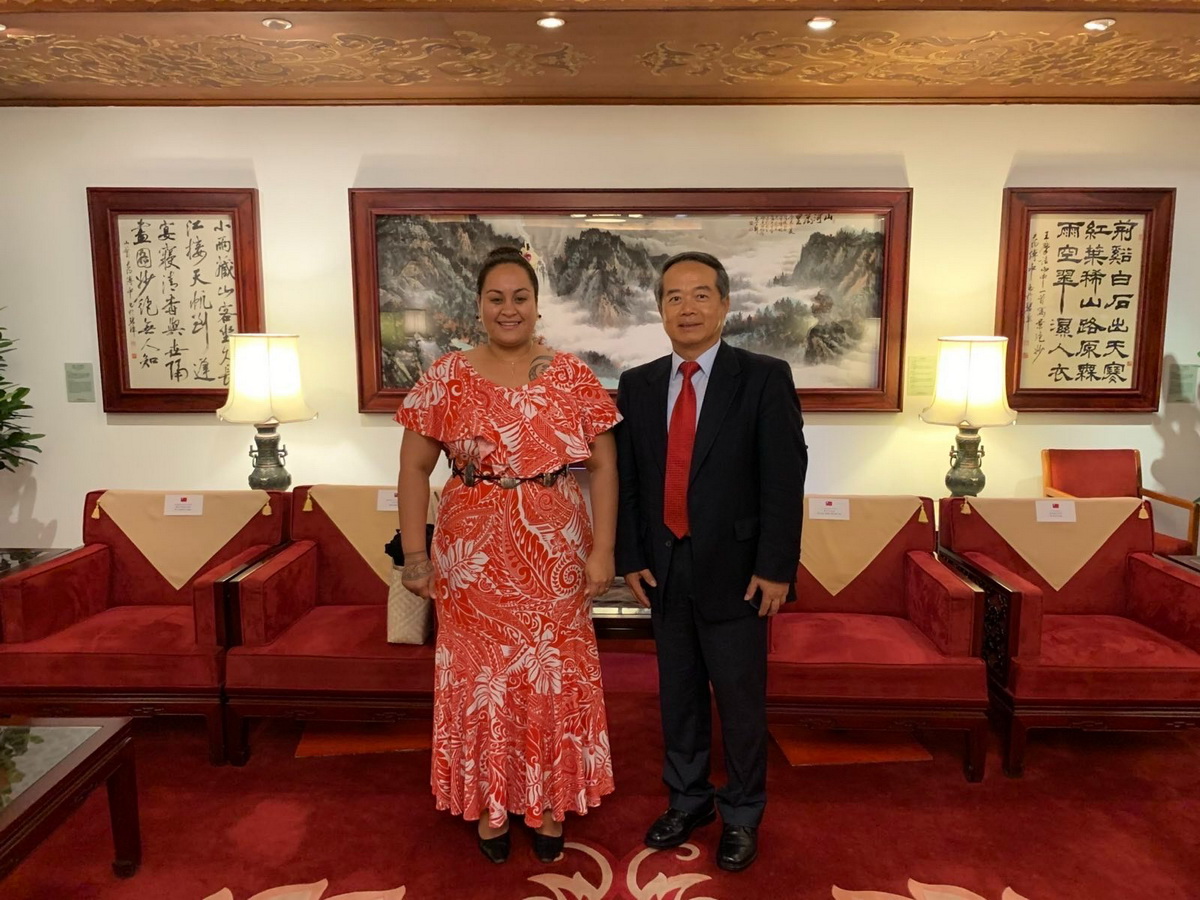 友邦馬紹爾群島外交暨貿易部長柯布雅(Kitlang Kabua，左)18日結束訪台行程，外交部亞太司長周民淦代表我國政府送機 (外交部提供)
