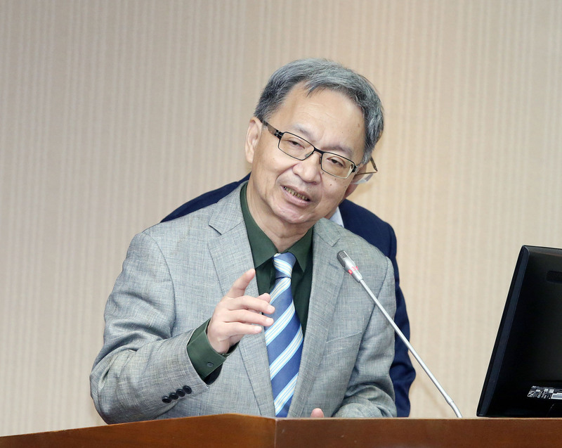 衛福部長薛瑞元（圖）19日在立法院答詢。(圖：中央社 )