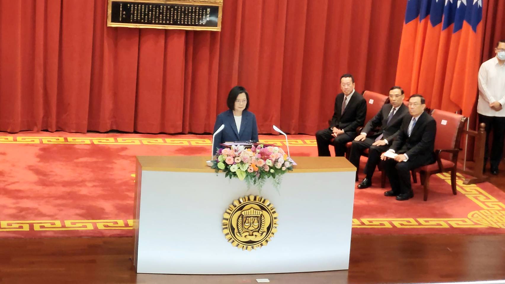 蔡英文總統19日出席法務部調查局調查班第59期結業典禮，並對結業生提出3點期許。(歐陽夢萍 攝)