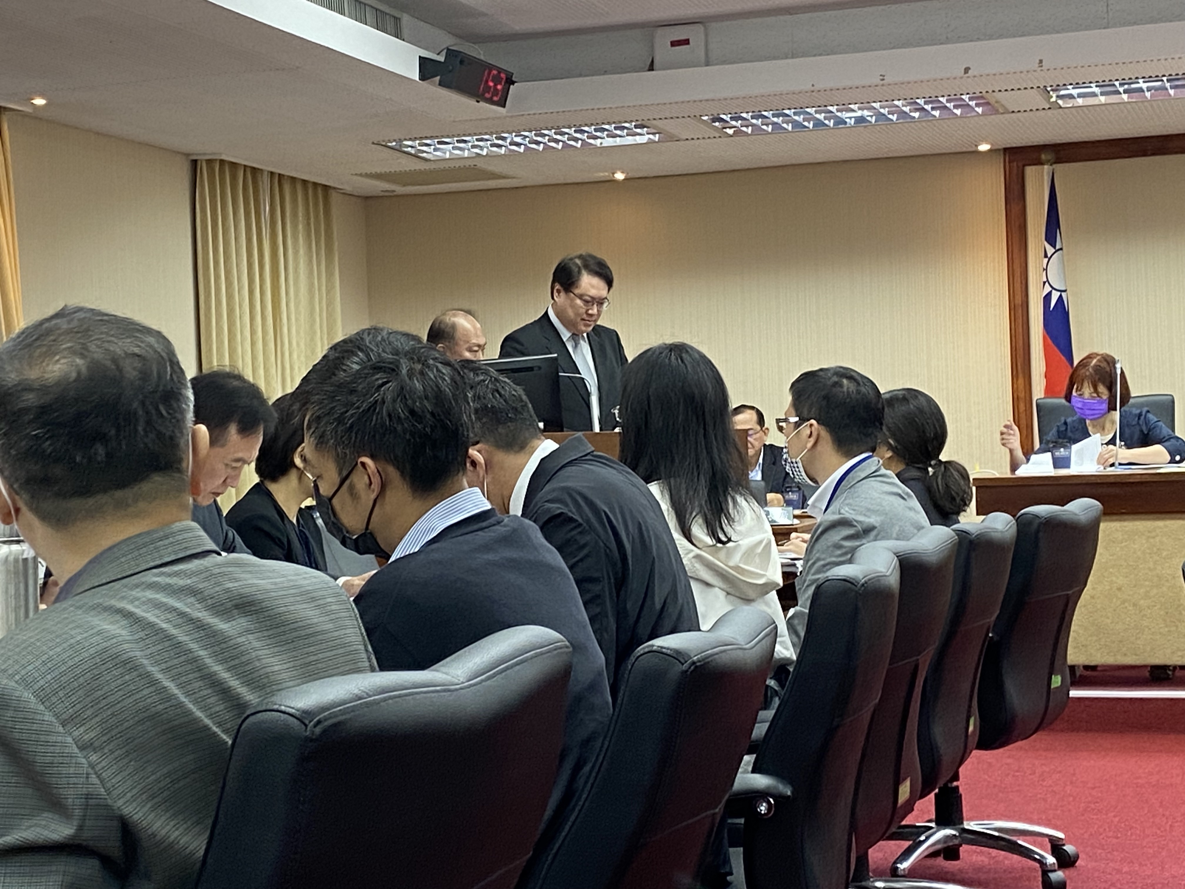 內政部長林右昌24日列席立法院內政委員會備質詢。(林詠青 攝)