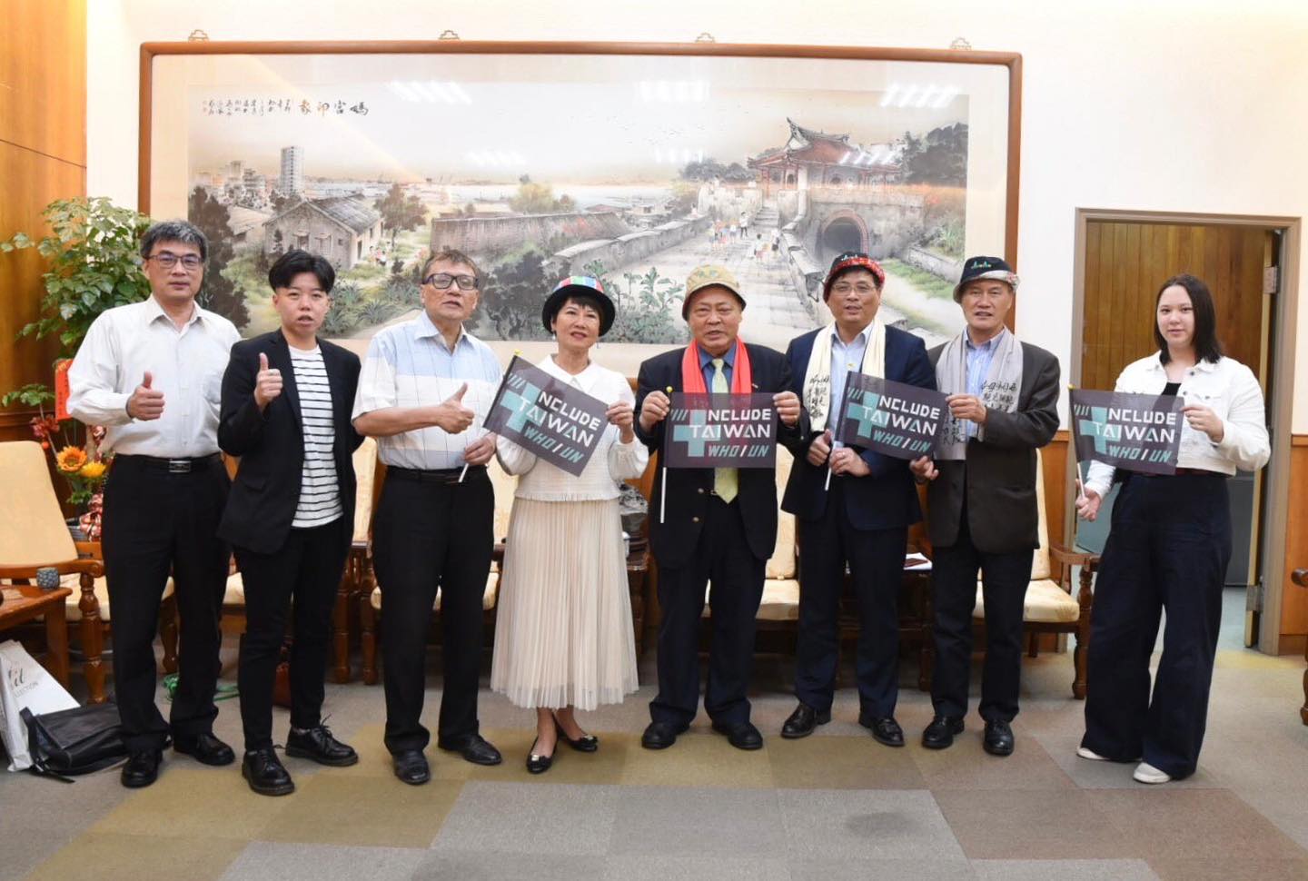瑞士台灣商工聯合總會會長謝瑾等人24日拜會澎湖縣長陳光復。(圖：陳光復臉書)