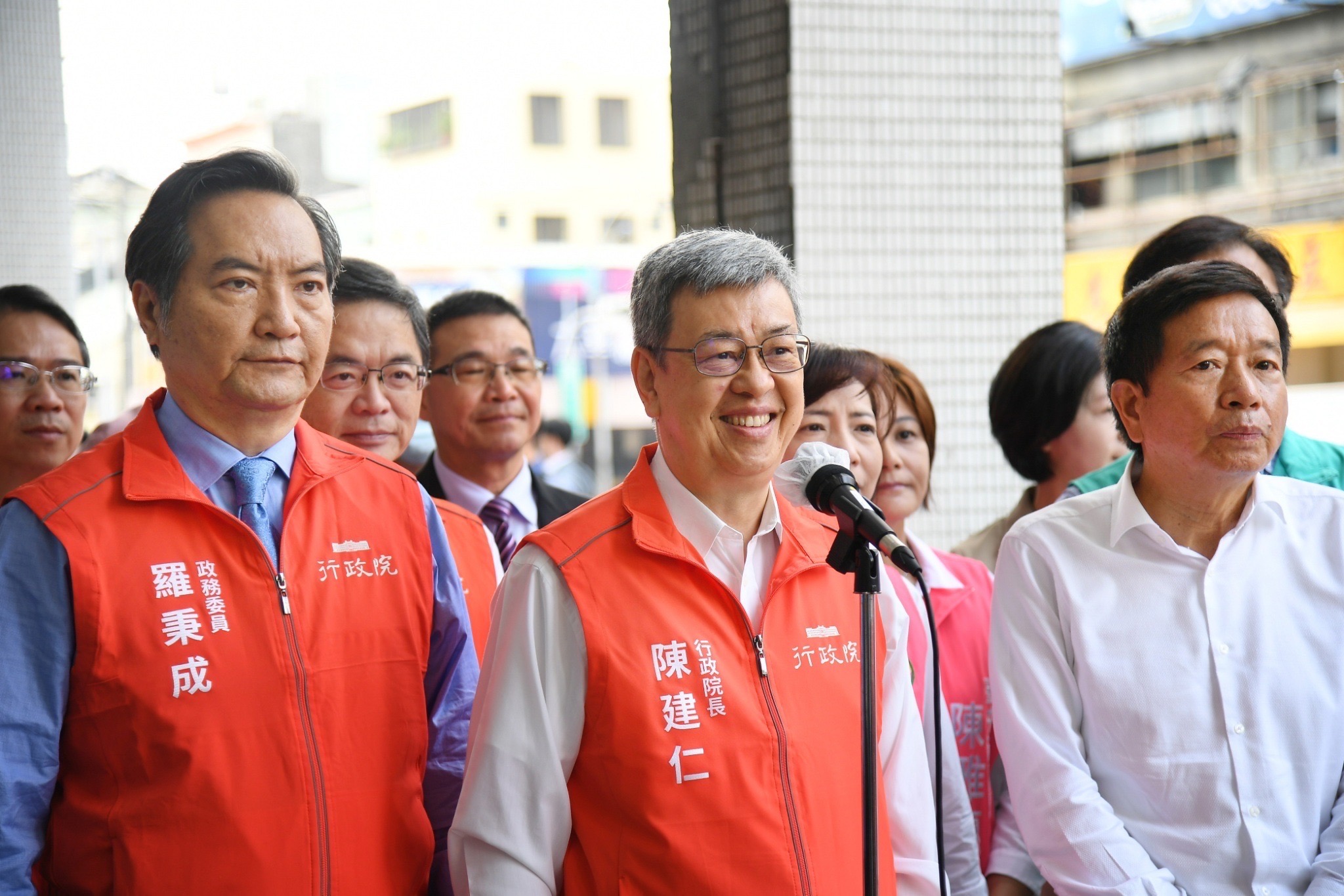 行政院長陳建仁表示，台美正在討論區域緊急庫存，他強調台灣必須要有國防戰力。(行政院提供)