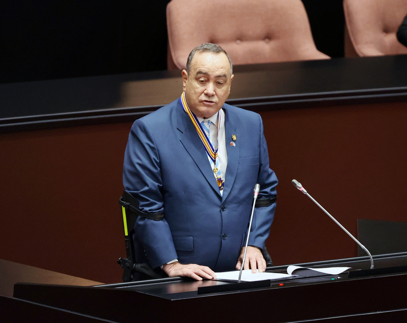 瓜地馬拉共和國總統賈麥岱（Alejandro Eduardo Giammattei Falla）（圖）25日拜會立法院長游錫堃，並在議場內發表演說。 (圖：中央社)