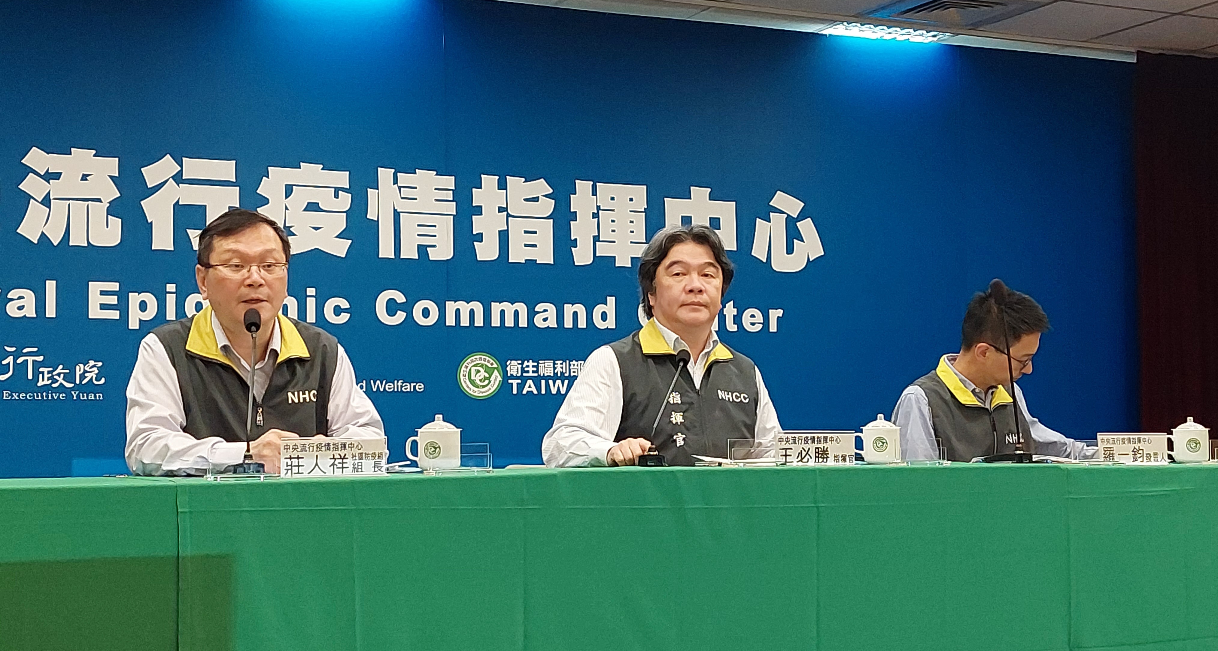 王必勝(中)25日表示，將規劃後疫情時代防疫白皮書。(劉品希 攝)