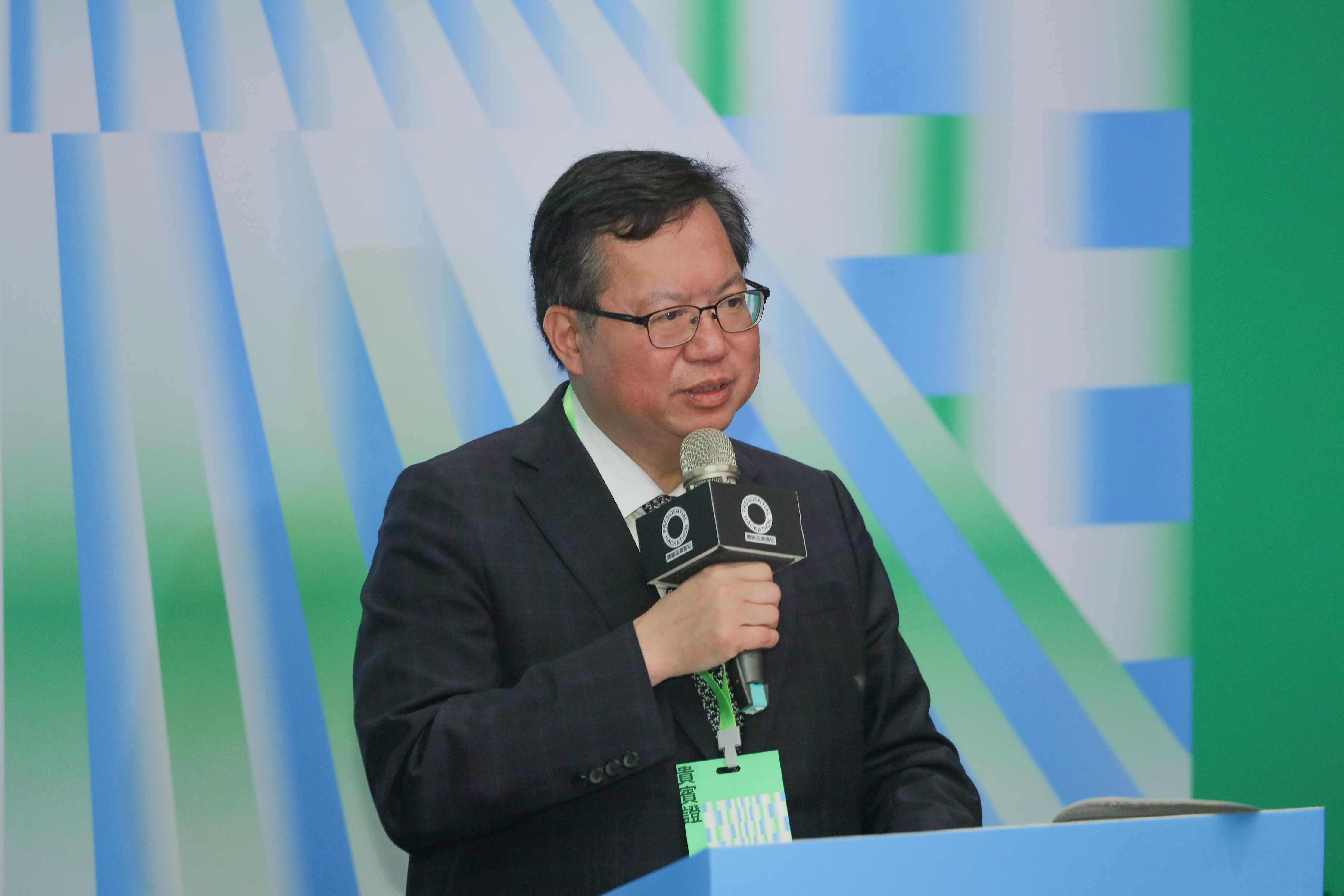 行政院副院長鄭文燦為2023總統盃黑客松徵件啟動記者會開場致詞。(交通部提供)