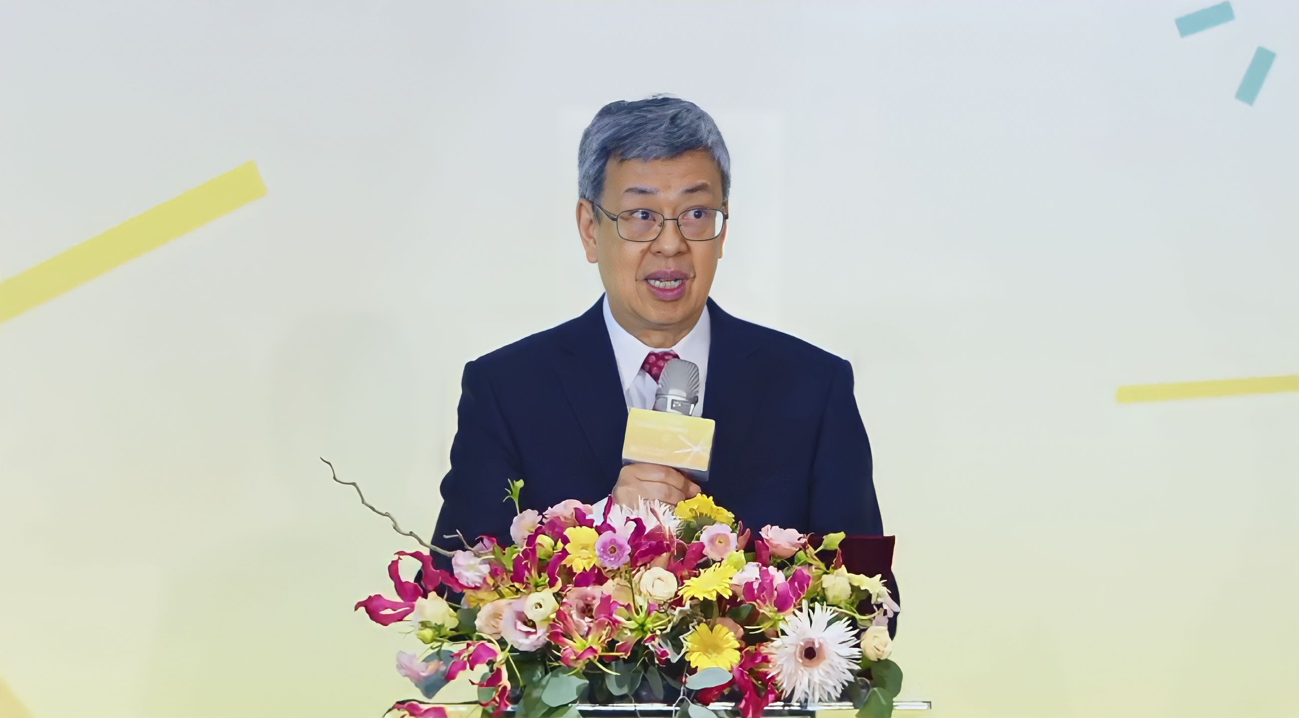 行政院長陳建仁27日出席全國模範勞工表揚典禮時表示，勞工是國家經濟發展的推手，他感謝勞工對國家建設的重要貢獻。(擷取自勞動部臉書)
