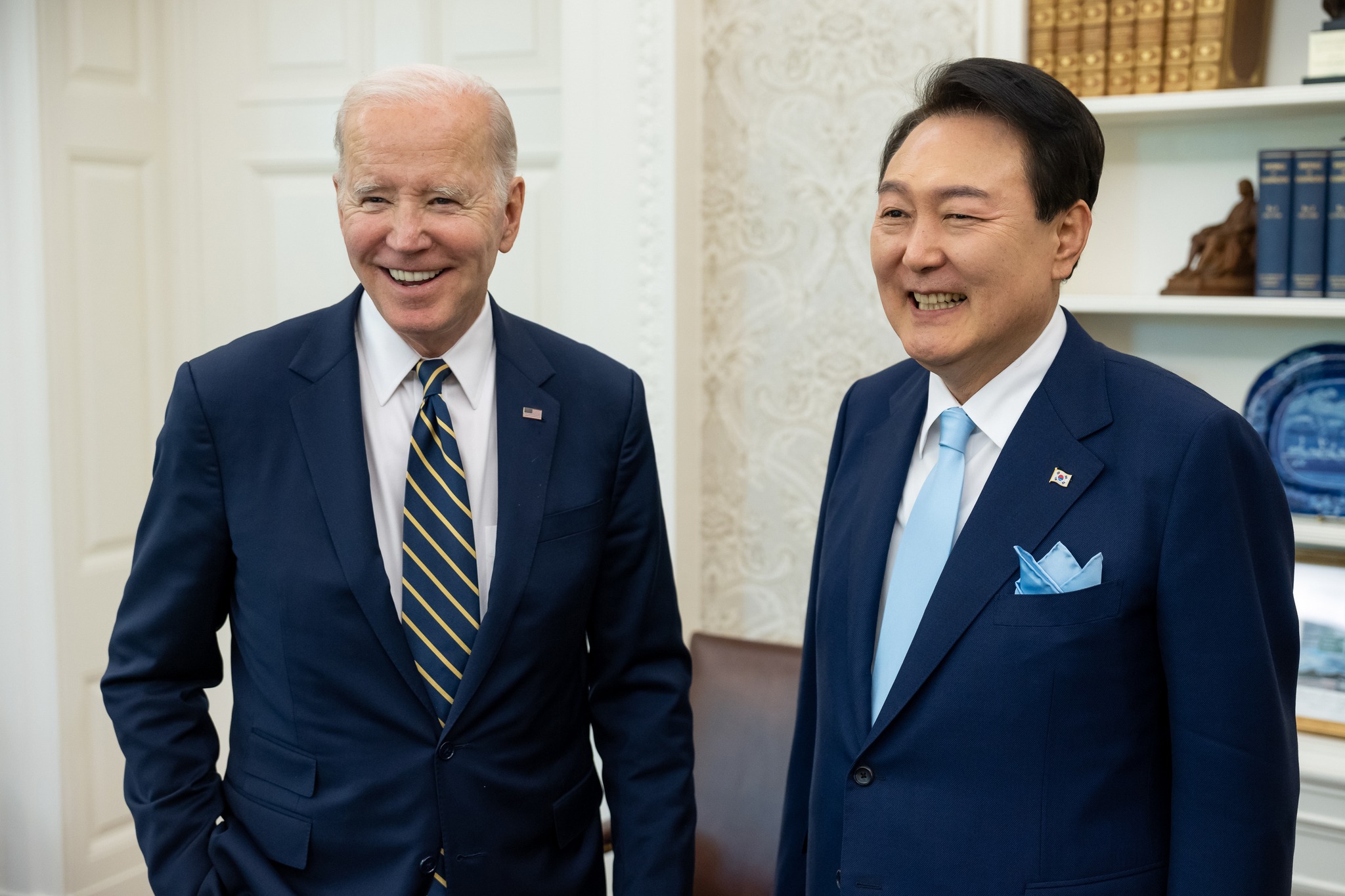 美國總統拜登(左)與南韓總統尹錫悅(右)展開會談。(FB@WhiteHouse)