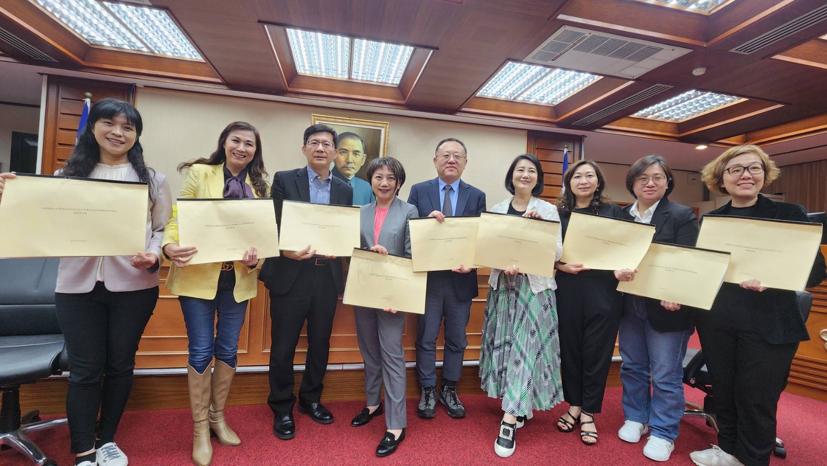 立法院教育文化委員會今天(27日)初審《公視法》修正草案，部分爭議法條送黨團協商。(江昭倫 攝)