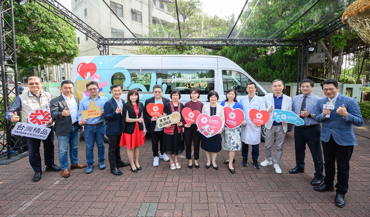 「數位牙科巡迴車」結合國立陽明交通大學牙醫團隊，5月12日起將開往宜蘭南澳鄉展開公益巡迴健檢。(圖：外貿協會)