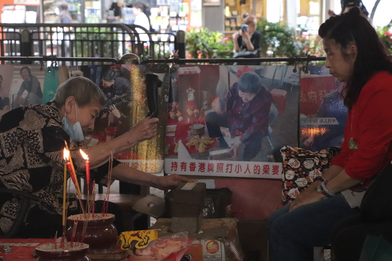 香港銅鑼灣鵝頸橋下「打小人」，經常成為陸客拍照的焦點。(圖：中央社資料照片)