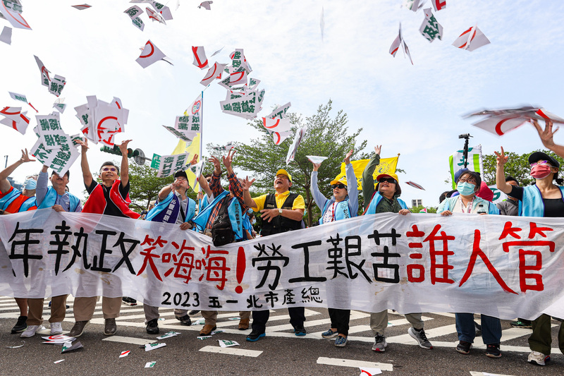 五一行動聯盟「八年全執政、勞工算總帳！」勞動節遊行1日下午登場。(圖：中央社)