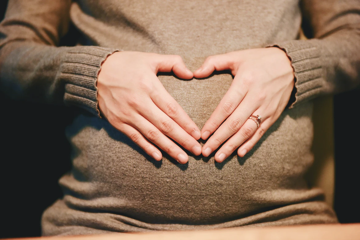 女性勞工妊娠未滿3個月流產請普通傷病假者，其受領全勤獎金權益同受保障。(圖：Suhyeon Choi)