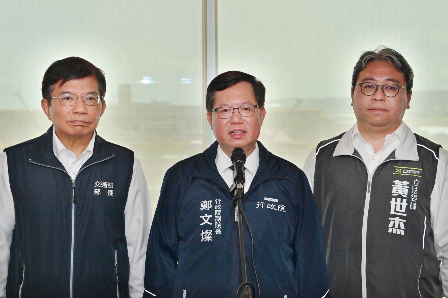 行政院副院長鄭文燦表示，美國軍火商組團來台訪問，是來訪商、尋商，不是來賣武器。(行政院提供)