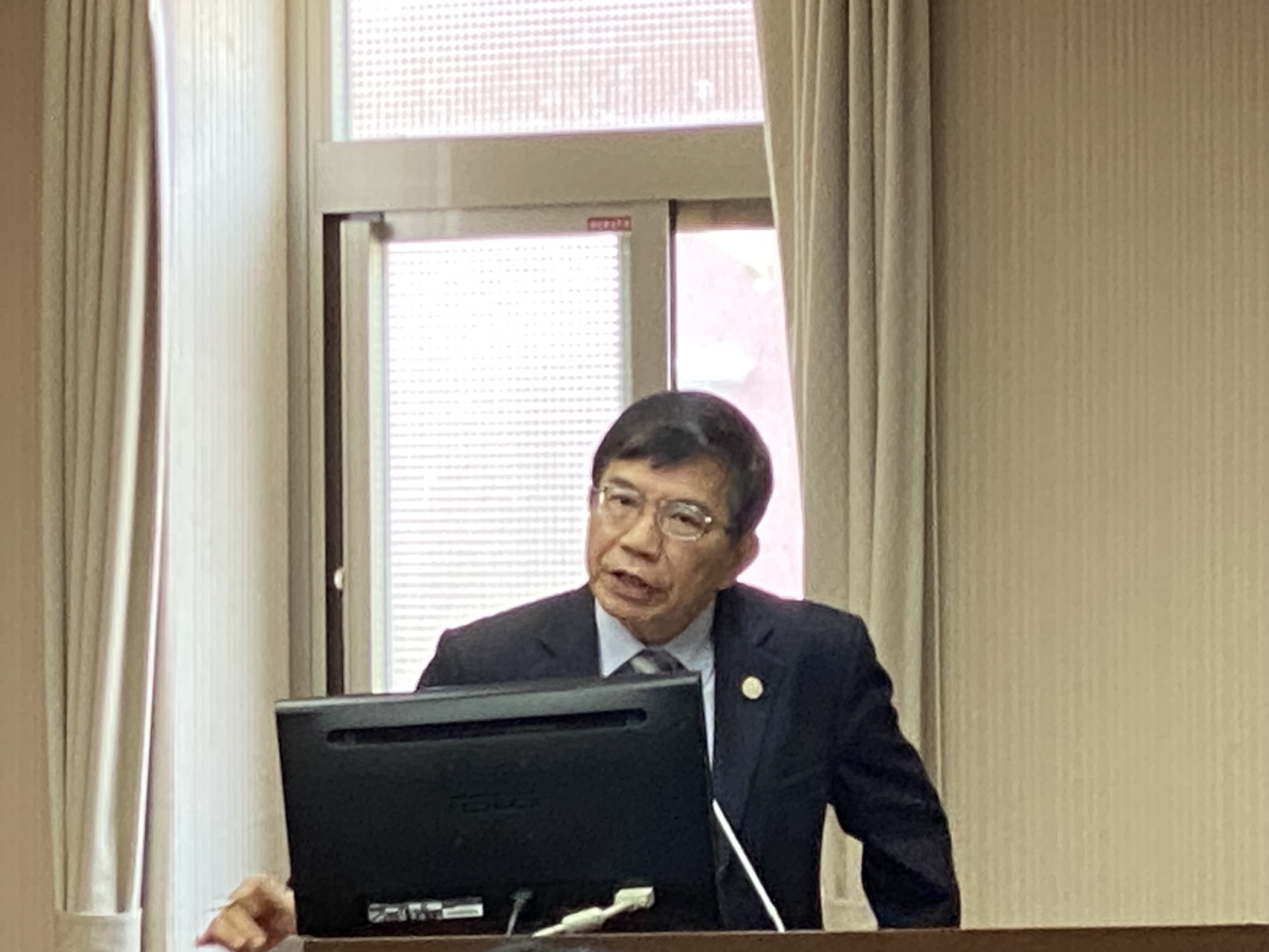 交通部長王國材在立院表示，已責成台鐵局長杜微嚴格處理司機員因為拒絕行駛ATP故障的列車，遭到主管責備一事。(吳琍君攝)