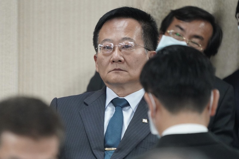 中科院長張忠誠（中）4日在立法院證實，確實想將空軍汰除的F-5戰機「無人化」，應對共機，中科院技術上絕對做得到。 (圖：中央社)