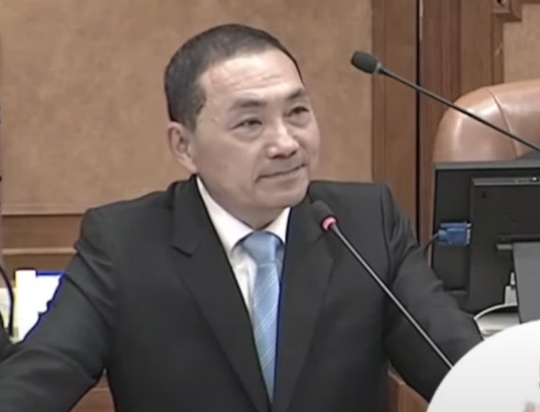 新北市長侯友宜5日被議員追問，如果去競選總統，能源政策是什麼？侯友宜表示，他的能源政策就是保證不缺電。(圖擷自新北市議會直播)
