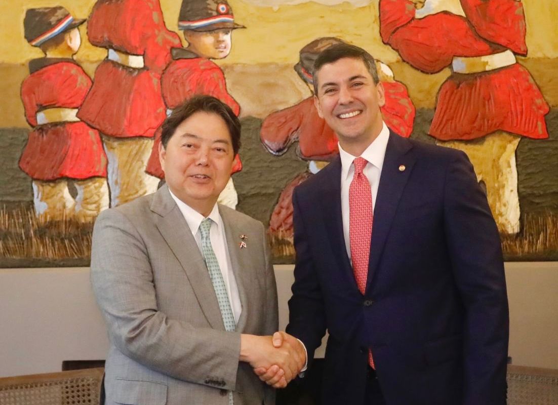 日本外務大臣林芳正6日訪問巴拉圭，與總統當選人潘尼亞（Santiago Pena）會面。 (圖:推特@SantiPenap)