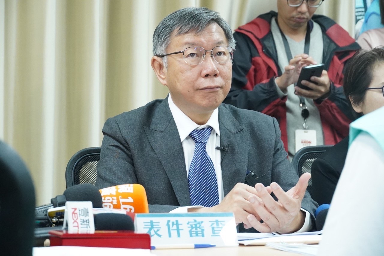 民眾黨主席柯文哲8日前往中央黨部，正式領表登記參選民眾黨2024年第16任總統提名。(民眾黨提供)