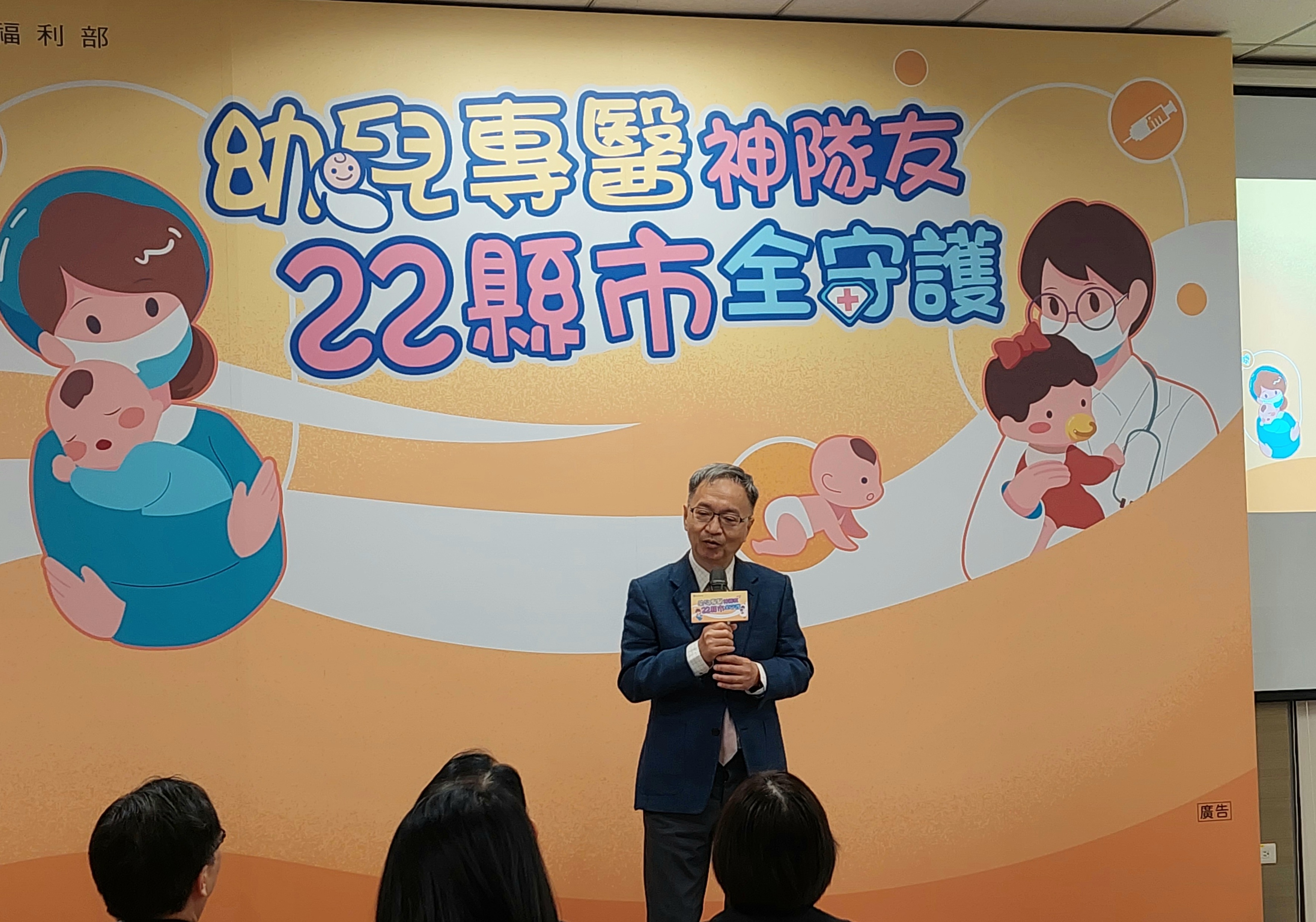 針對政府擬放寬日本草莓農藥標準，薛瑞元9日表示，國內農民也可申請。(劉品希 攝)