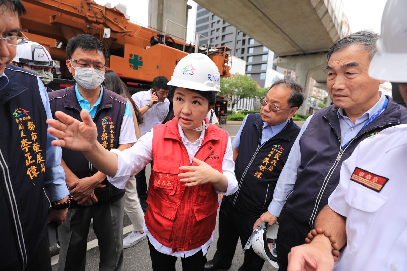 工安意外砸中捷，台中市長盧秀燕表示，救人為先，後續調查責任。(圖：盧秀燕臉書)
