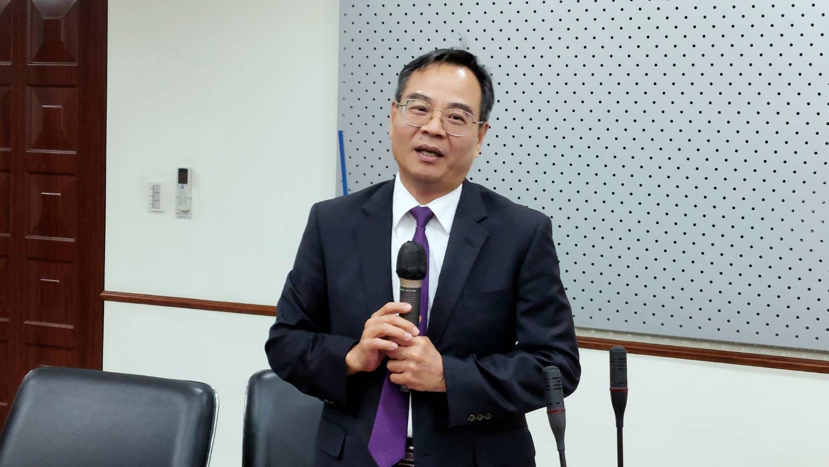 法務部新任檢察司長郭永發10日與媒體茶敘時表示，檢察司目前最急迫的工作就是讓檢察官助理機制盡快上路。(歐陽夢萍 攝)